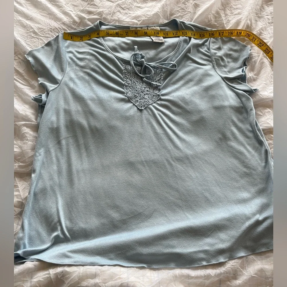 Authentic Faded Glory Light Blue Short Sleeve U-Neck Shirt - Picture 5 of 9